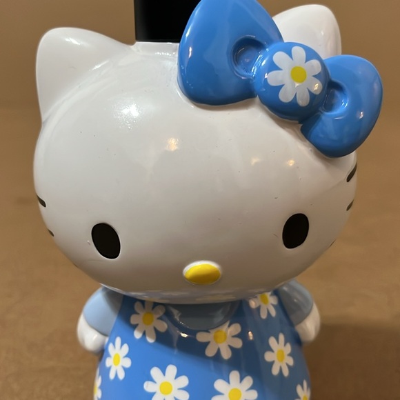 Hello Kitty Daisy Soap Dispenser - Picture 3 of 5